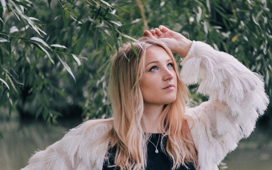 Dolly Mavies - In Your Head