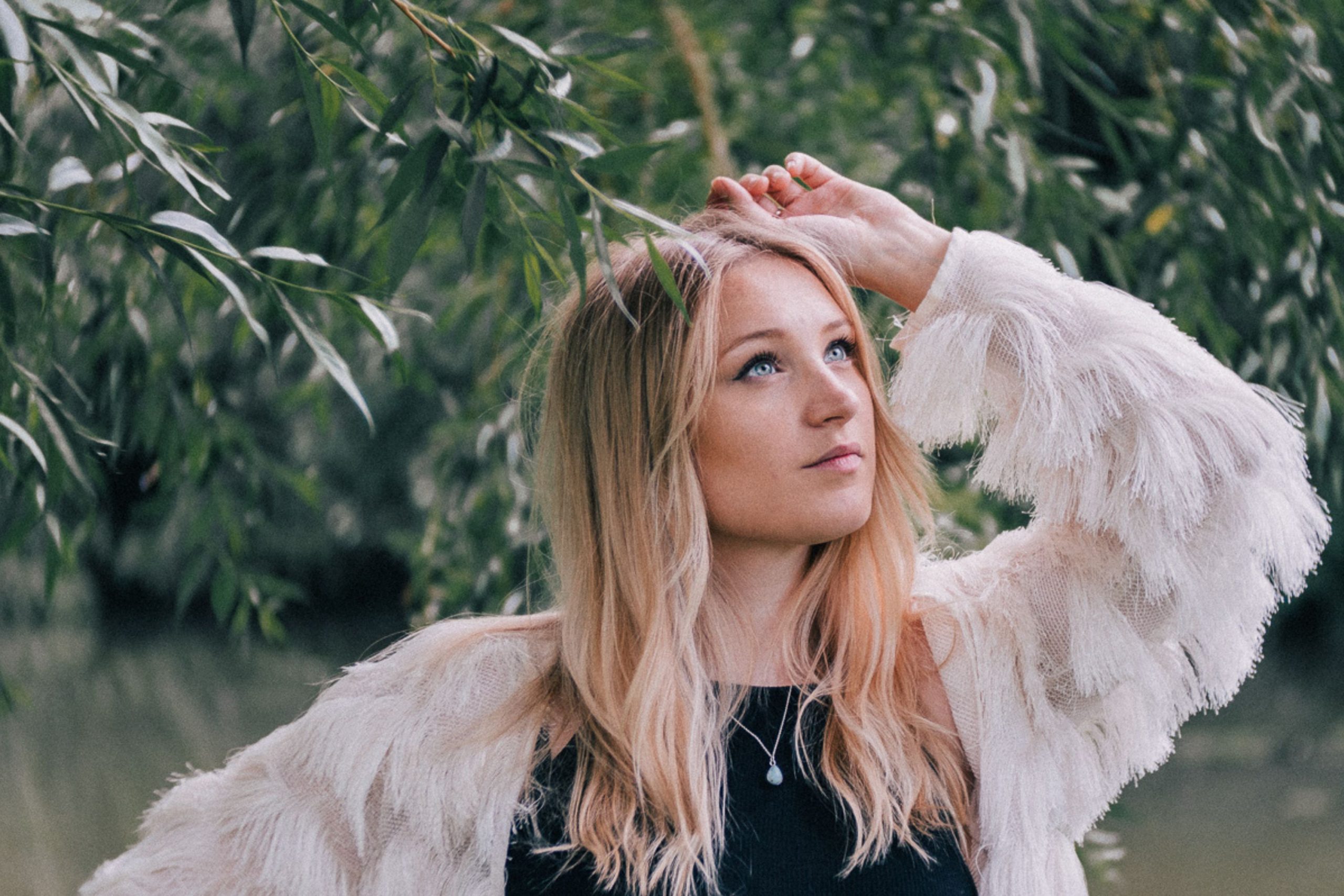 Dolly Mavies - In Your Head